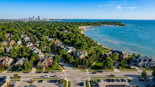 Moving to Fox Point, Wisconsin: Luxury Homes and Lake Michigan Living on Milwaukee’s North Shore (Featured )